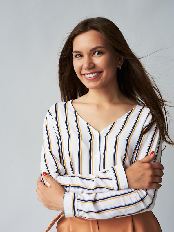 Деловой портрет для резюме. Герой съемок Анна, менеджер. Фотограф Анна Стадник