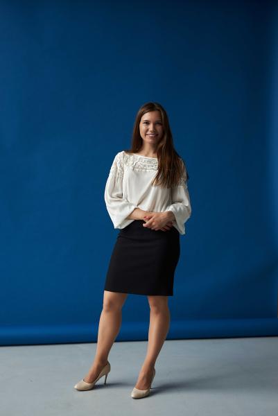 Деловой портрет для резюме. Герой съемок Анна, менеджер. Фотограф Анна Стадник